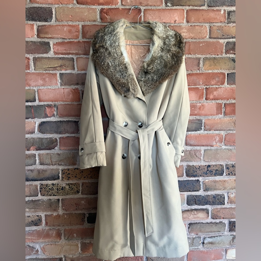 Tan Vintage 1970 Women’s Real Fur Collar Cream Trench Coat | SIZE M